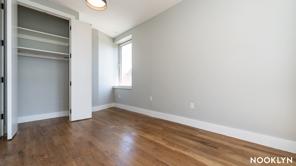 916 Bergen St - Photo 10