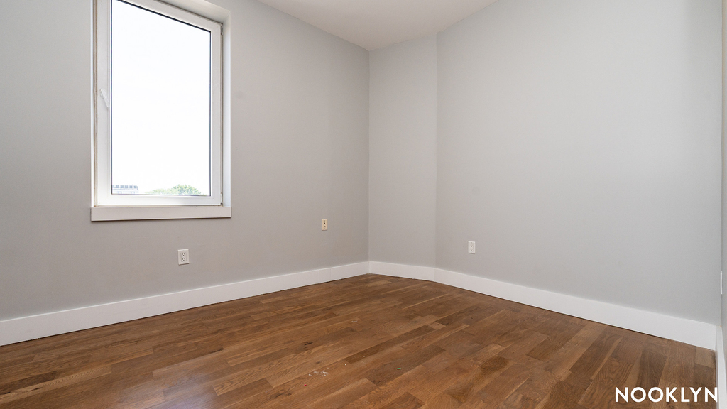 916 Bergen St - Photo 8