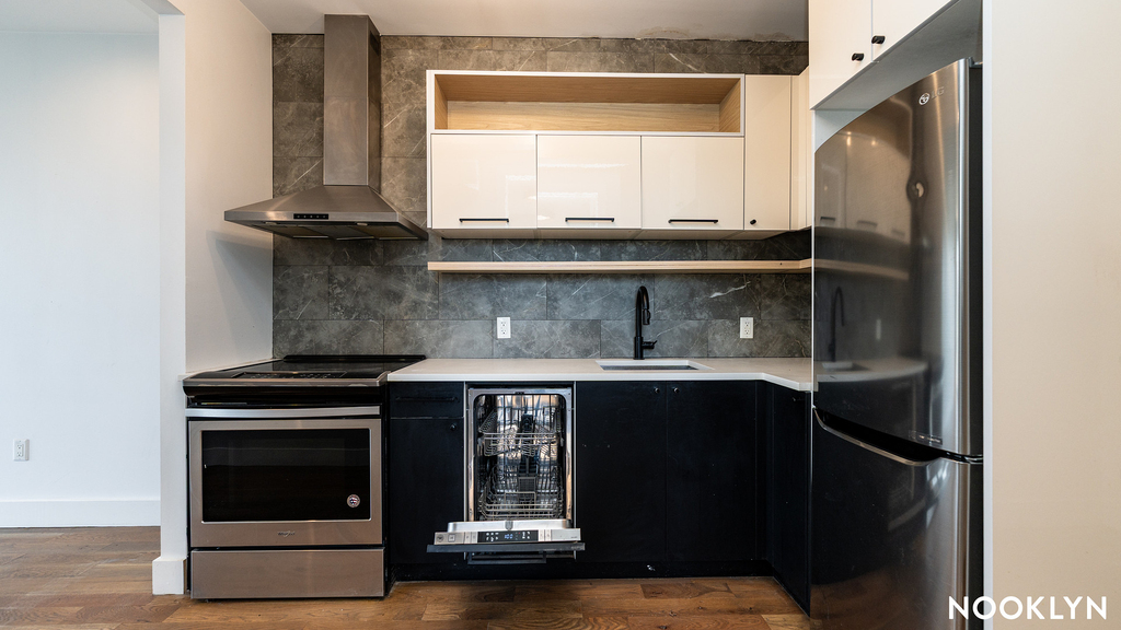 916 Bergen St - Photo 1