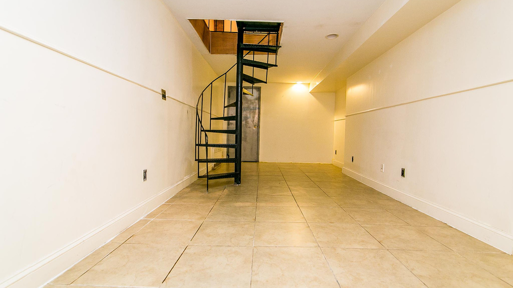 269 Melrose St - Photo 3
