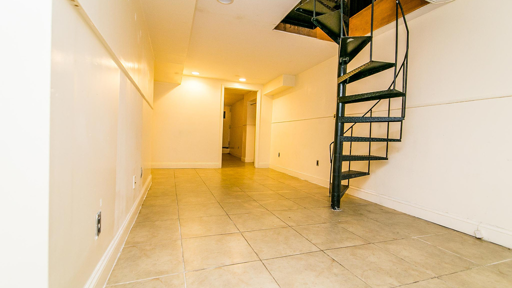 269 Melrose St - Photo 1