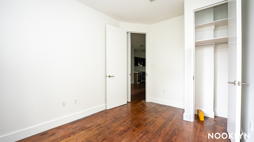 1072 Bergen St - Photo 11