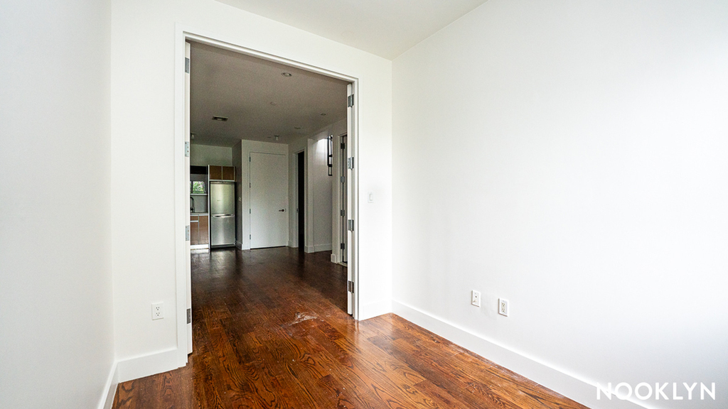1072 Bergen St - Photo 9