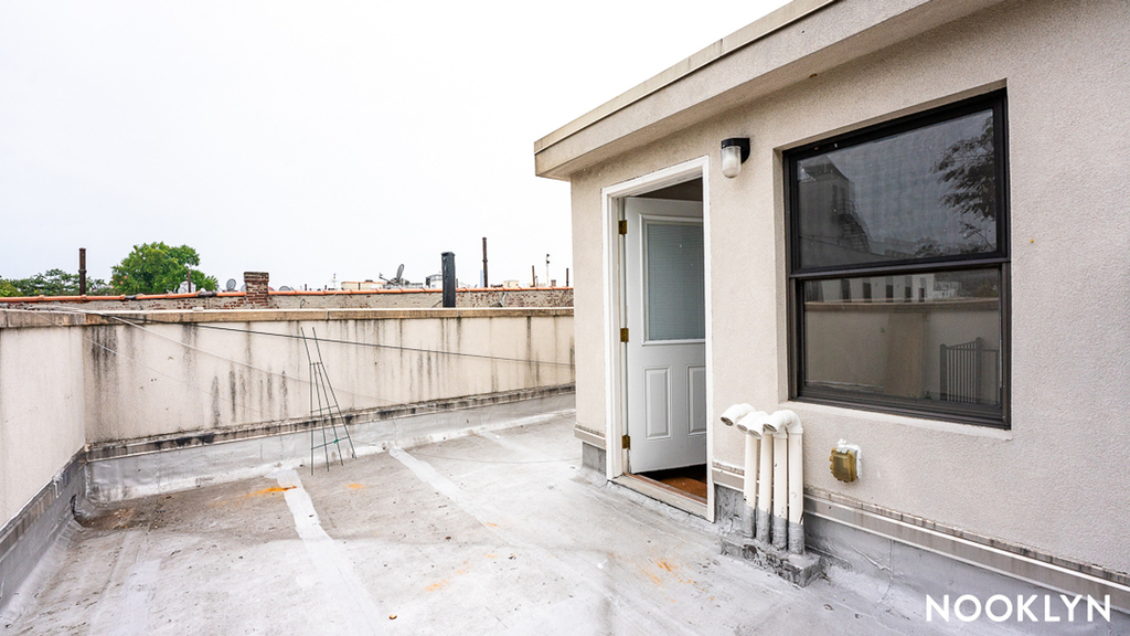 1072 Bergen St - Photo 14