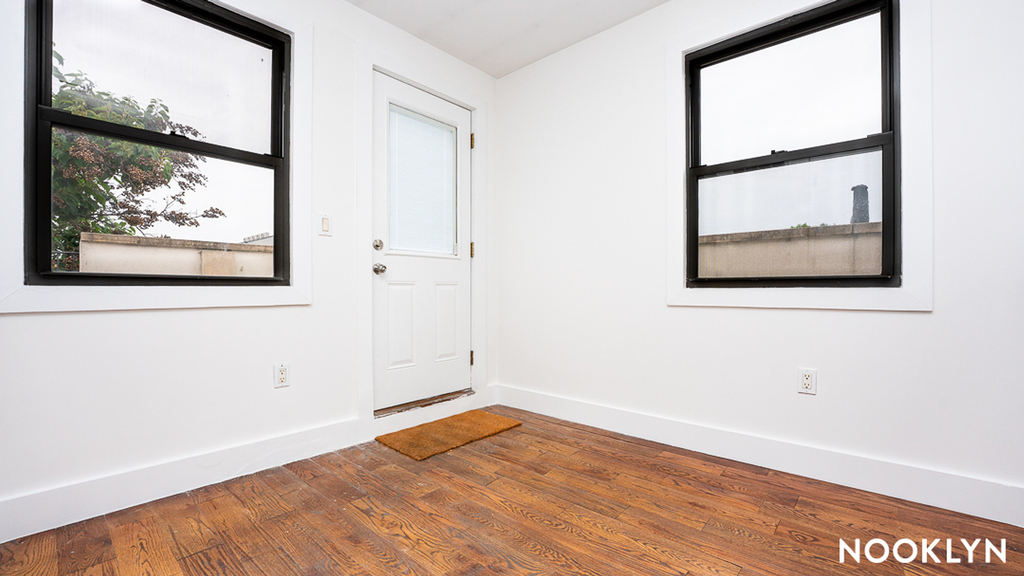 1072 Bergen St - Photo 12