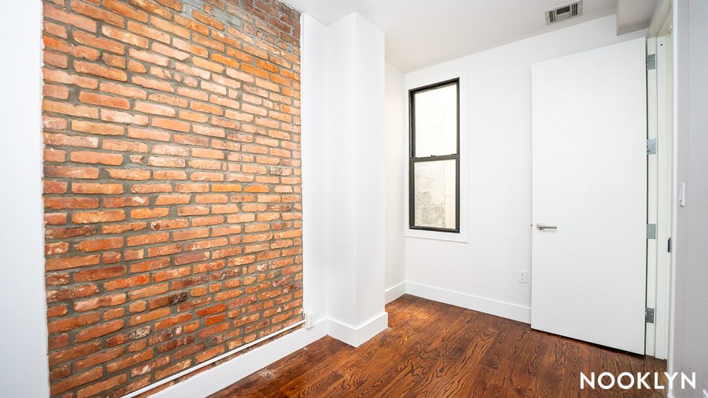 1072 Bergen St - Photo 6