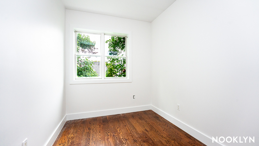 1072 Bergen St - Photo 8