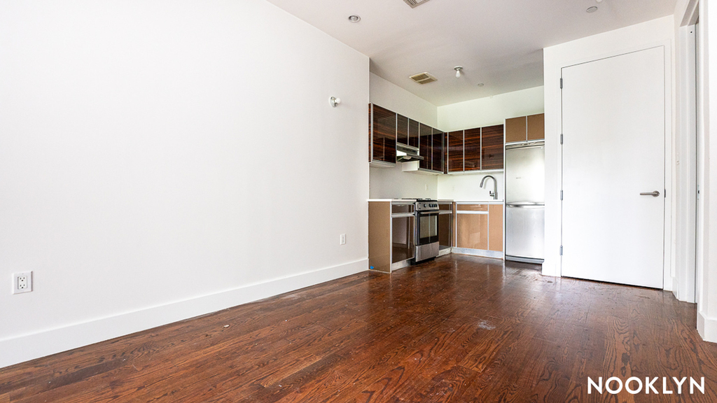 1072 Bergen St - Photo 1