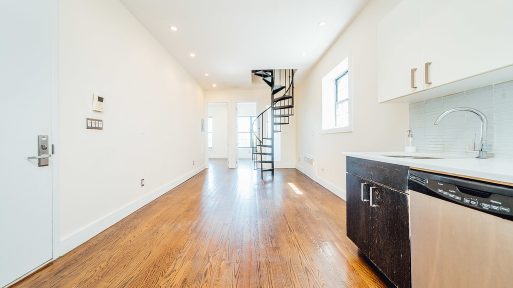 12 Underhill Ave - Photo 0