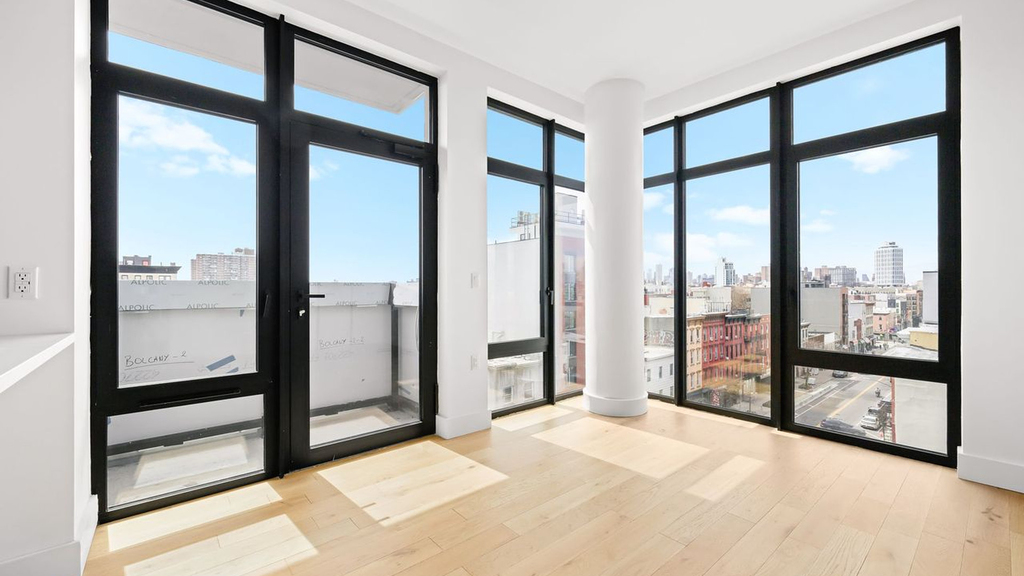 597 Grand St - Photo 0