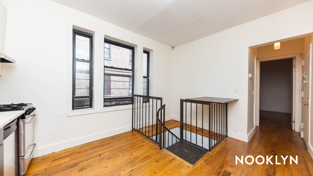 711 St Marks Ave - Photo 2