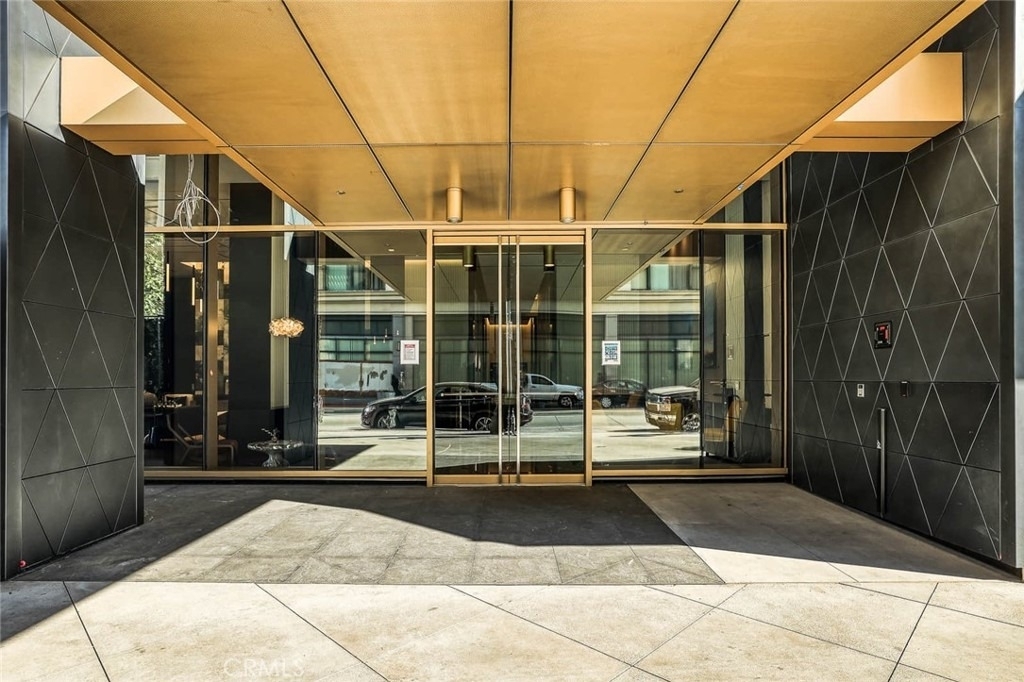 400 S Broadway - Photo 1