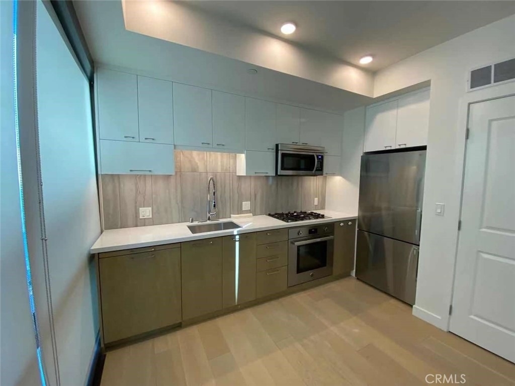 400 S Broadway - Photo 3