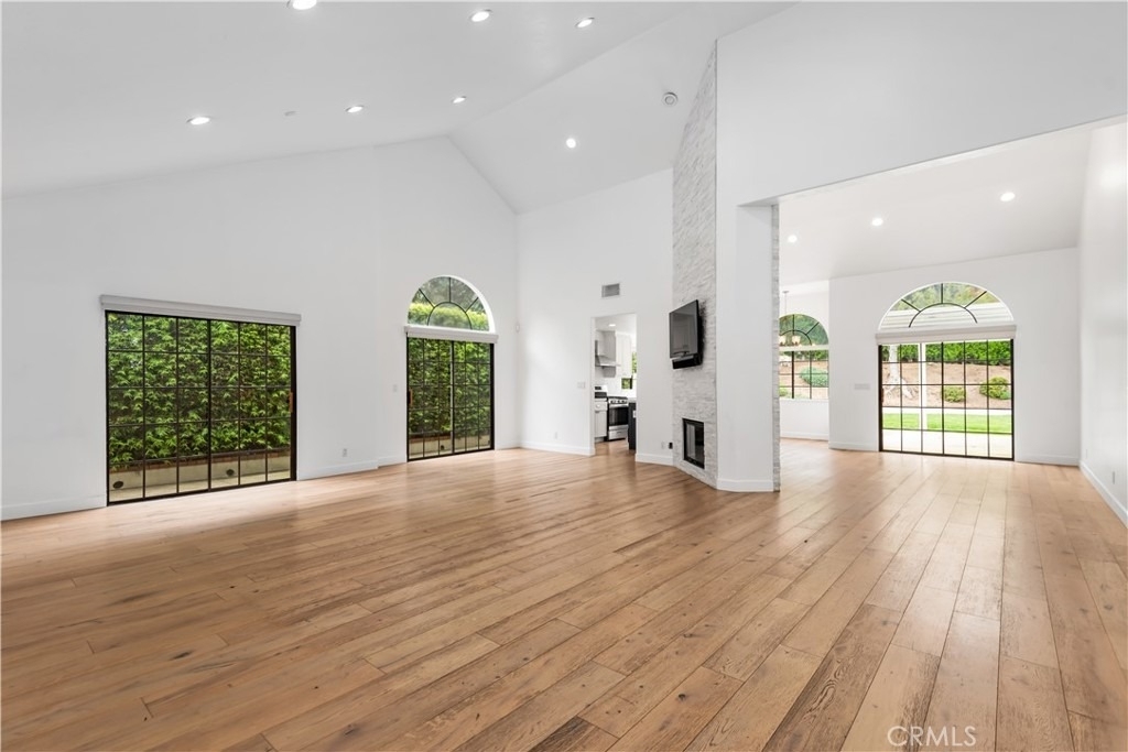 729 Maywood Court - Photo 3