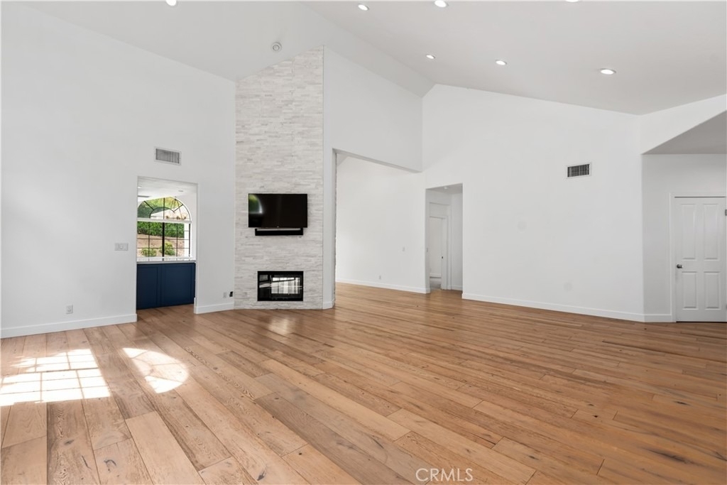 729 Maywood Court - Photo 4