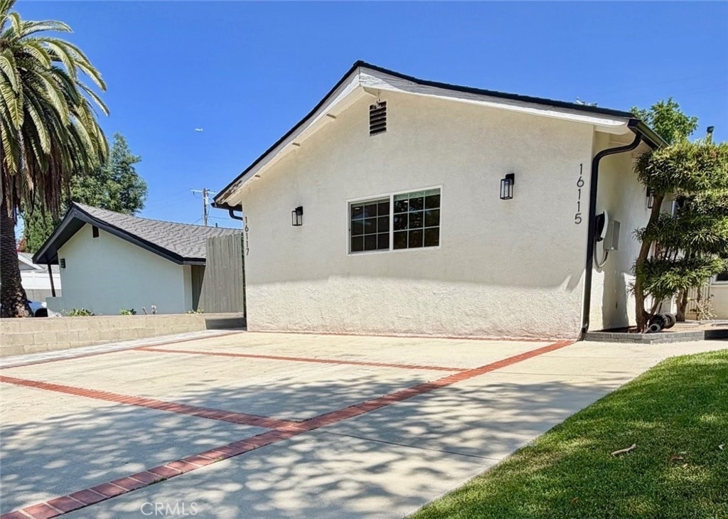 16117 Harvest Street - Photo 0