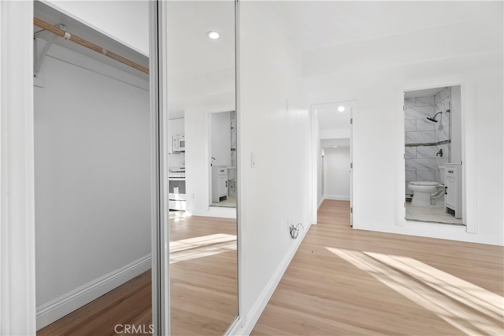 8438 Gloria Ave - Photo 3