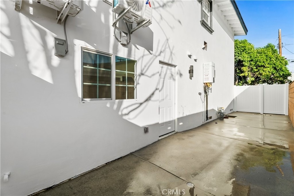 8438 Gloria Ave - Photo 2