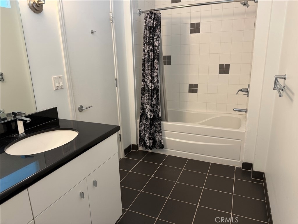 1100 Wilshire - Photo 11