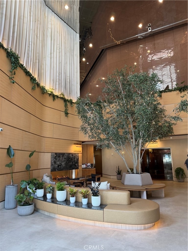 1100 Wilshire - Photo 2