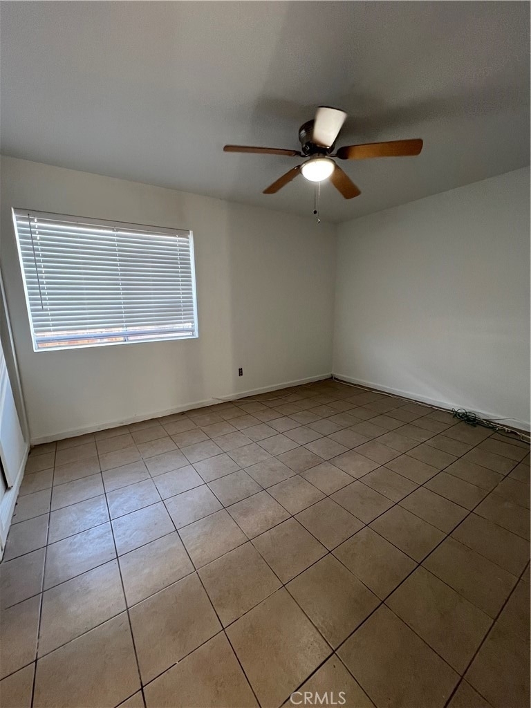 240 W Mayfair - Photo 3