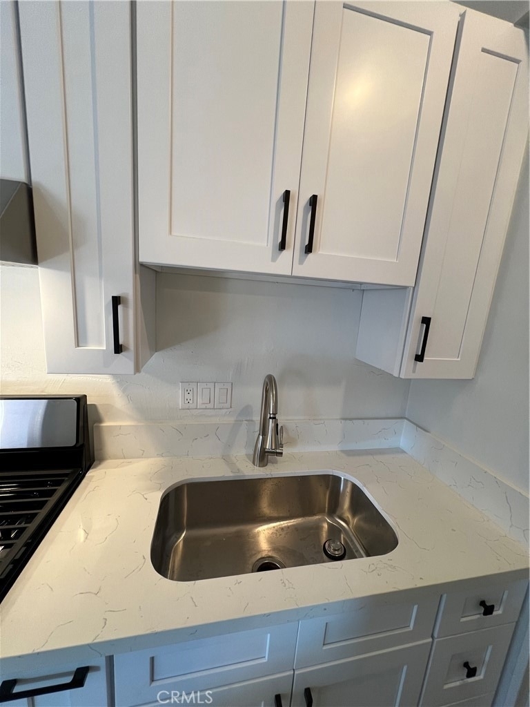 240 W Mayfair - Photo 10
