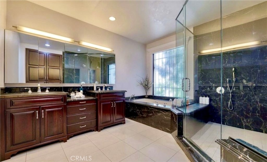 7218 Mulholland - Photo 1