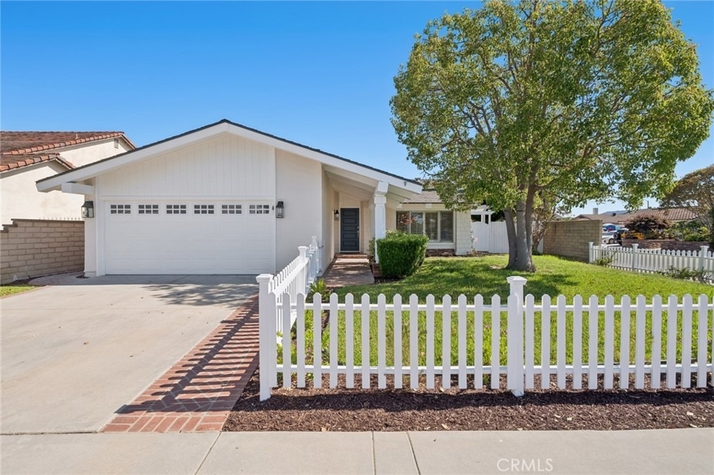 8822 Bellshire - Photo 0