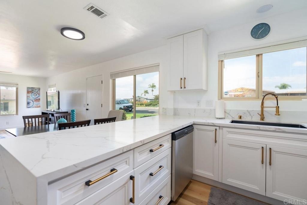 1025 Plover Way - Photo 6