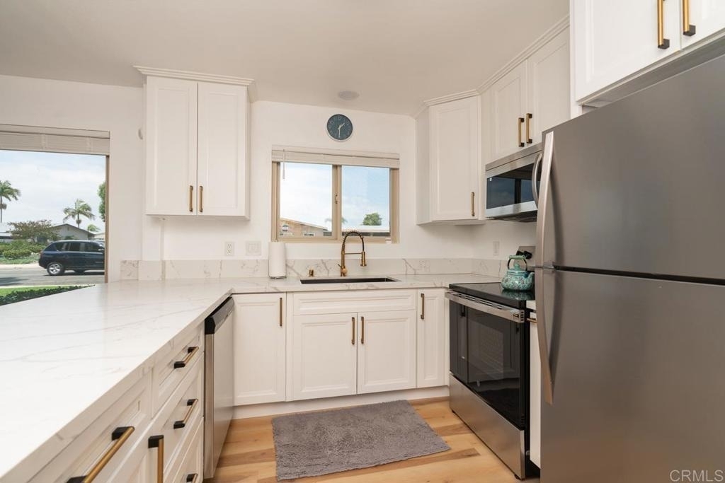 1025 Plover Way - Photo 4
