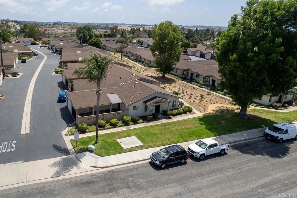 1025 Plover Way - Photo 0