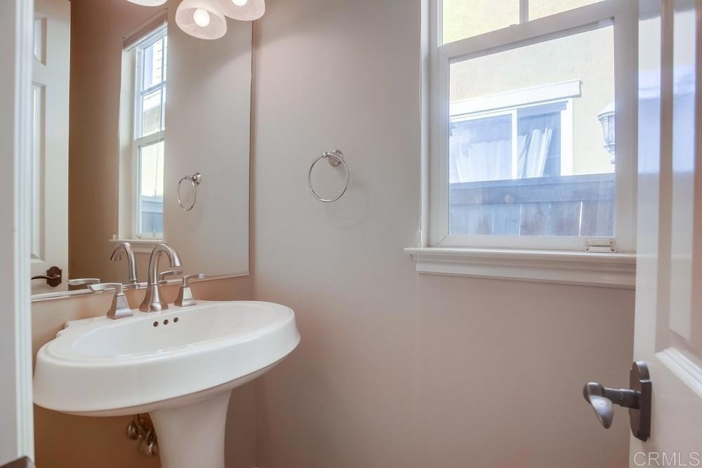 421 N Cedros Ave - Photo 10