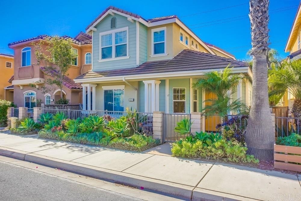 421 N Cedros Ave - Photo 0