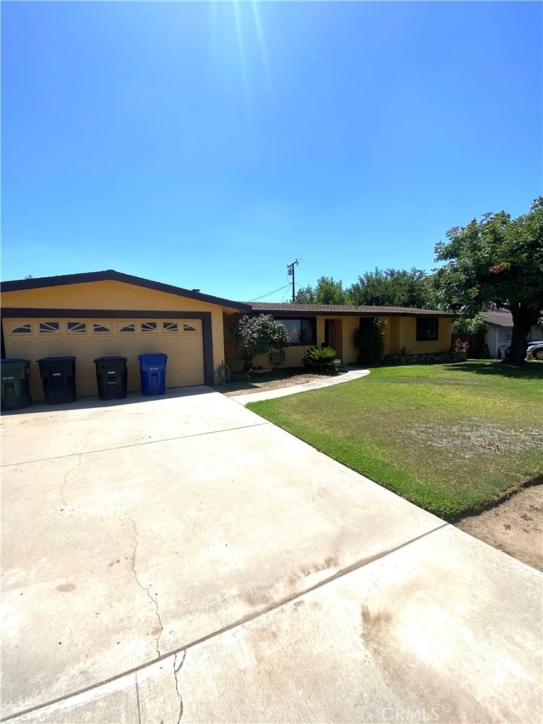 700 E Orangewood - Photo 0
