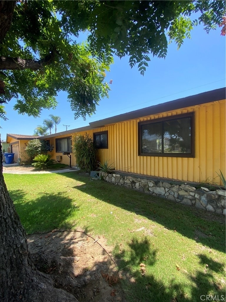 700 E Orangewood - Photo 2