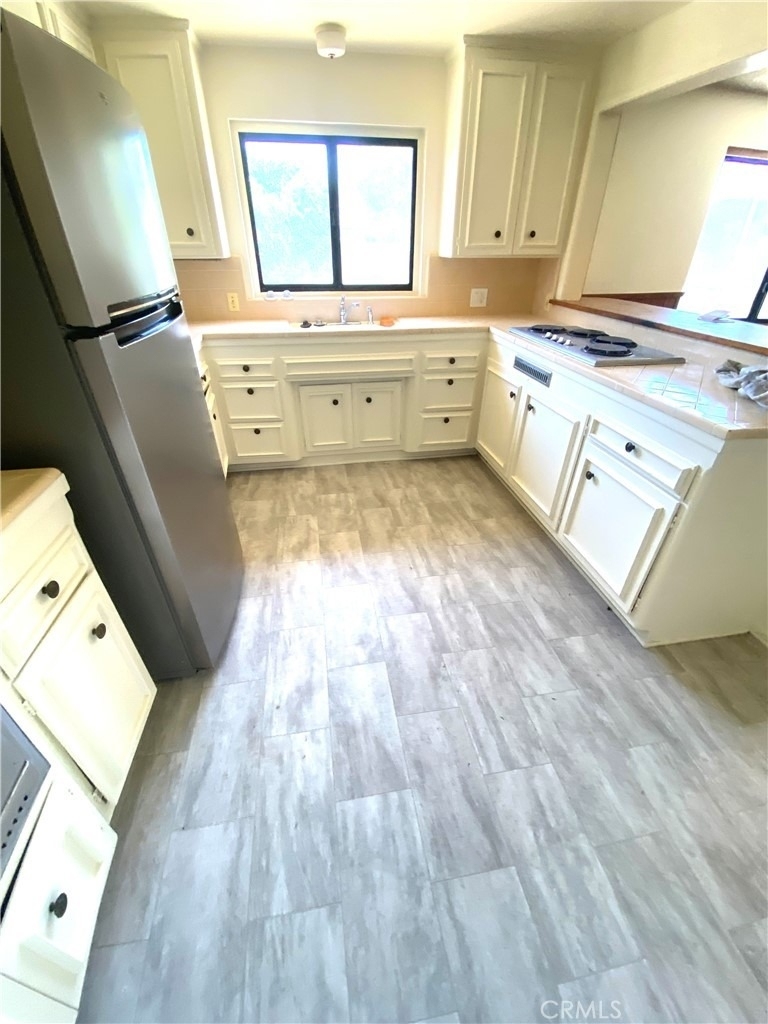 700 E Orangewood - Photo 9