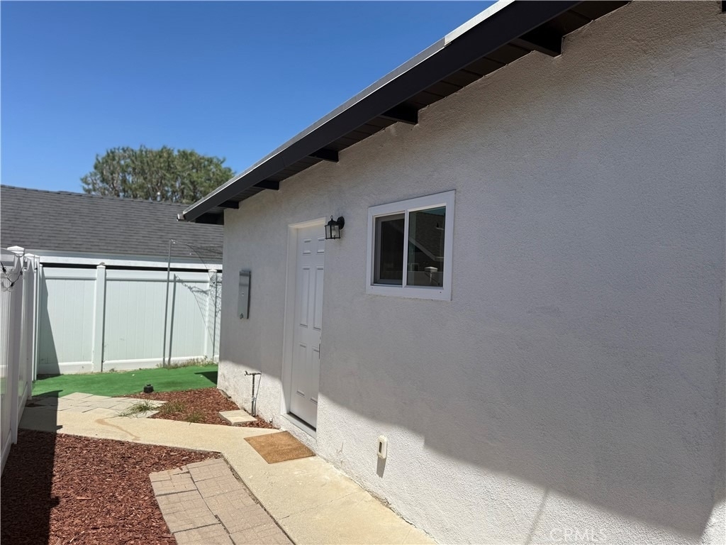 1395 B 3rd - Photo 1