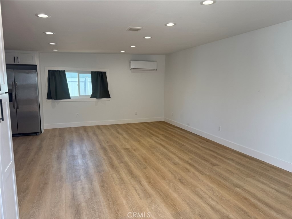 1395 B 3rd - Photo 3