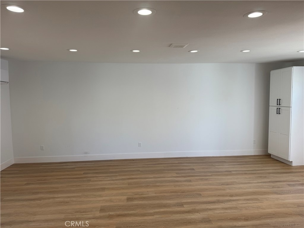 1395 B 3rd - Photo 4