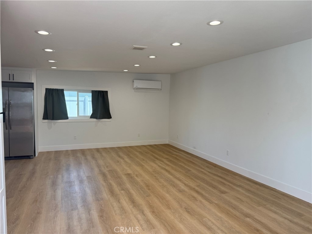 1395 B 3rd - Photo 2