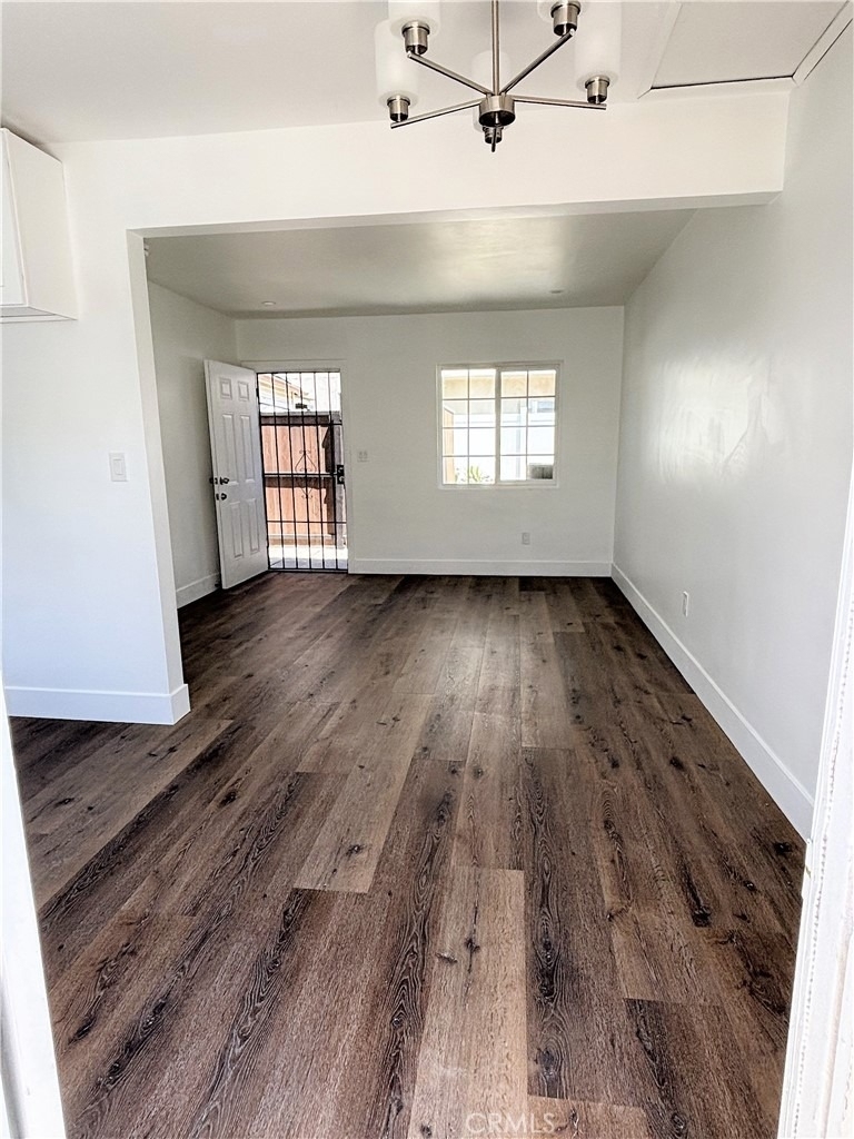 201 S Rowan Avenue - Photo 0