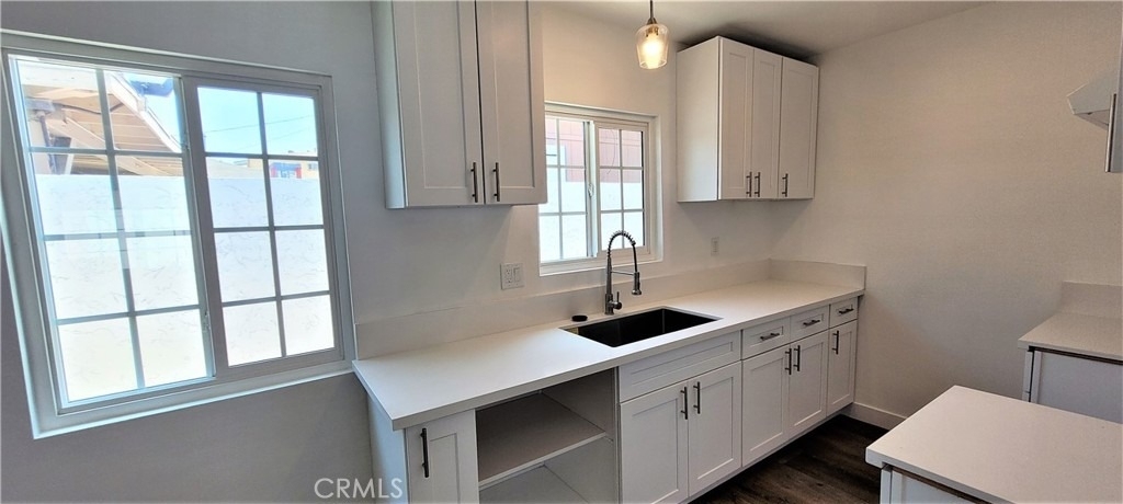 201 S Rowan Avenue - Photo 3