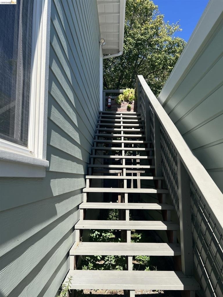 1425 Oxford St - Photo 0