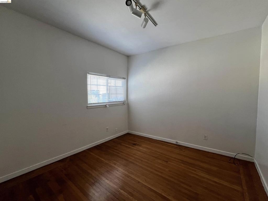 3244 Ellis St - Photo 2