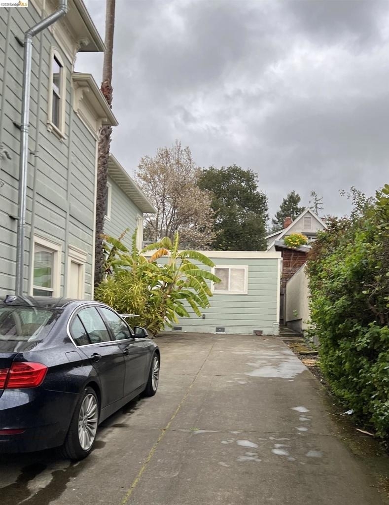 1423 Oxford St - Photo 0
