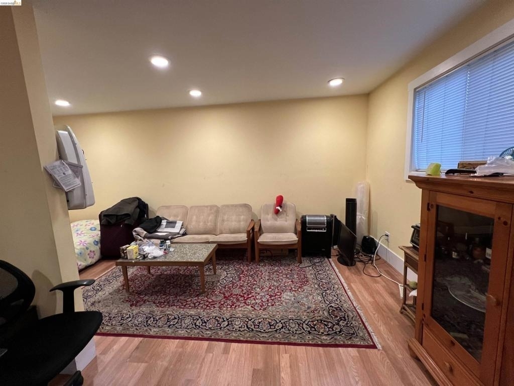 1423 Oxford St - Photo 1