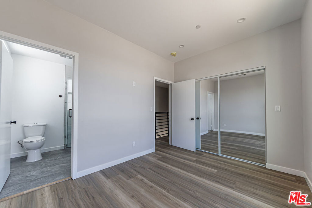6702 Balboa Boulevard - Photo 7