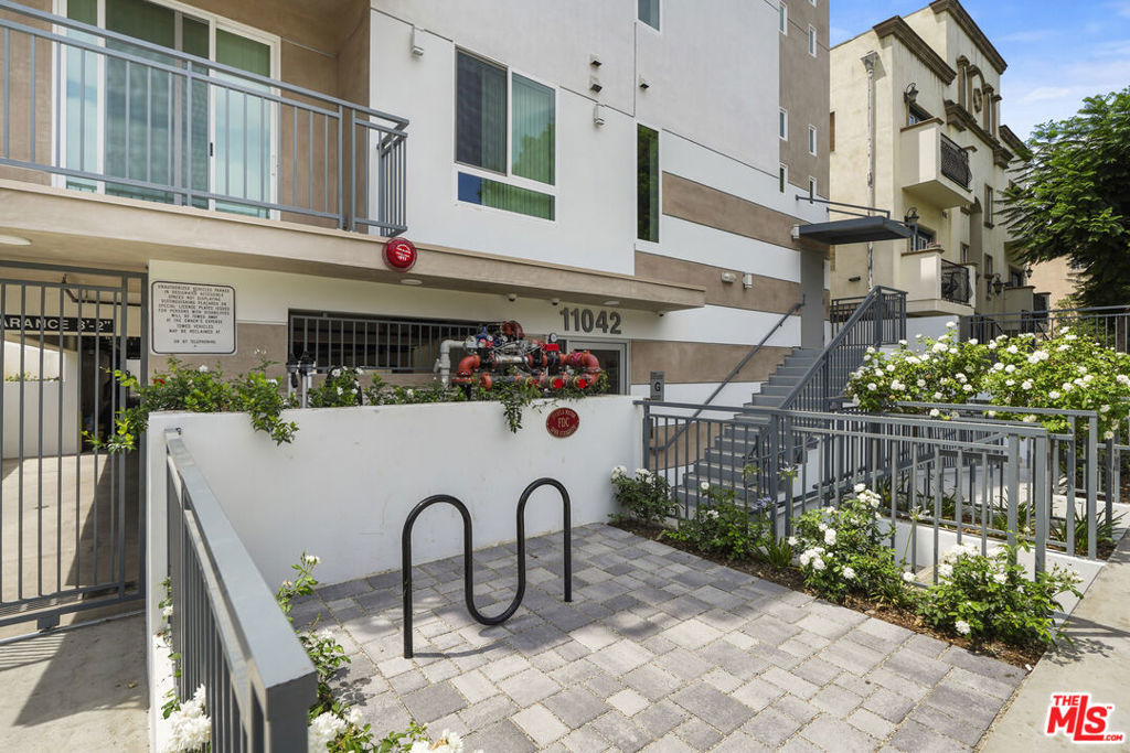 11042 La Maida Street - Photo 18