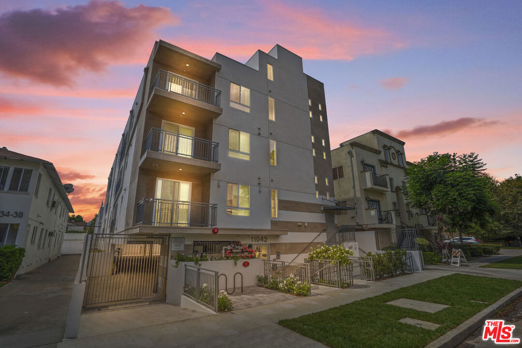 11042 La Maida Street - Photo 19