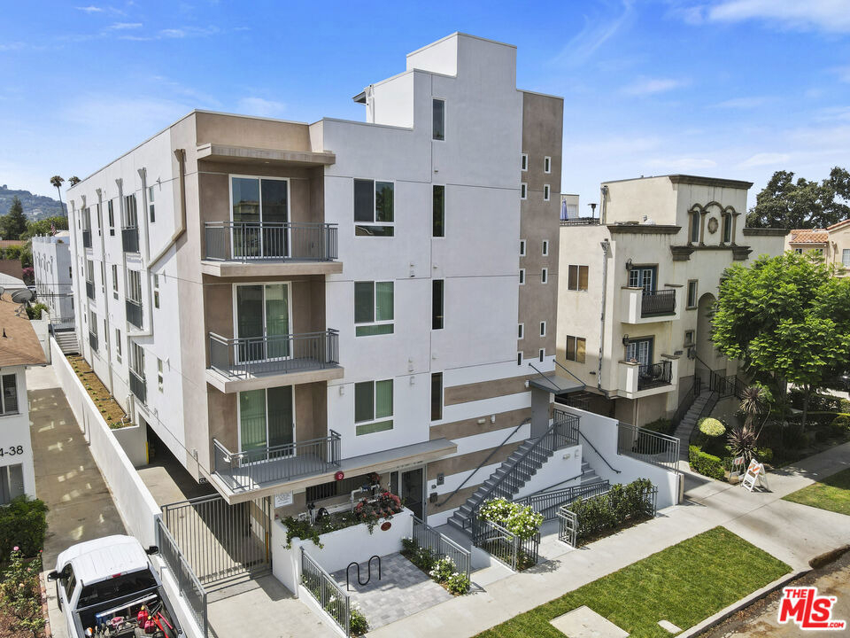 11042 La Maida Street - Photo 0